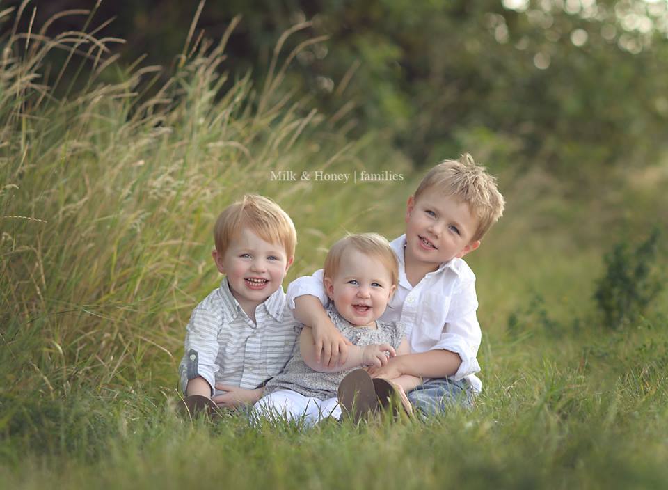 Family Photography: Sibling Poses - The Milky Way