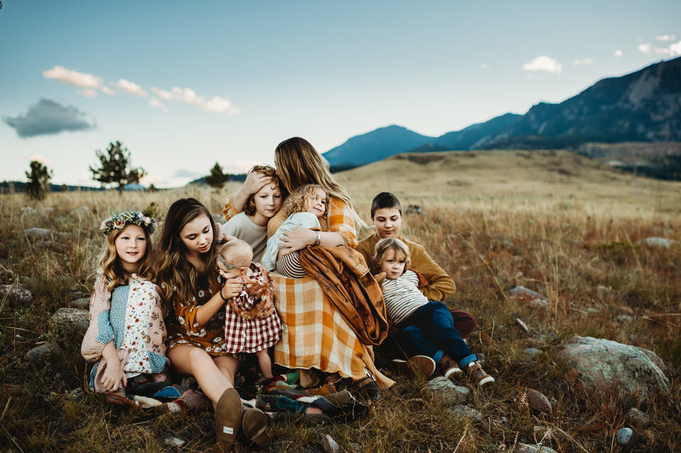 large family photo session in brown grasses