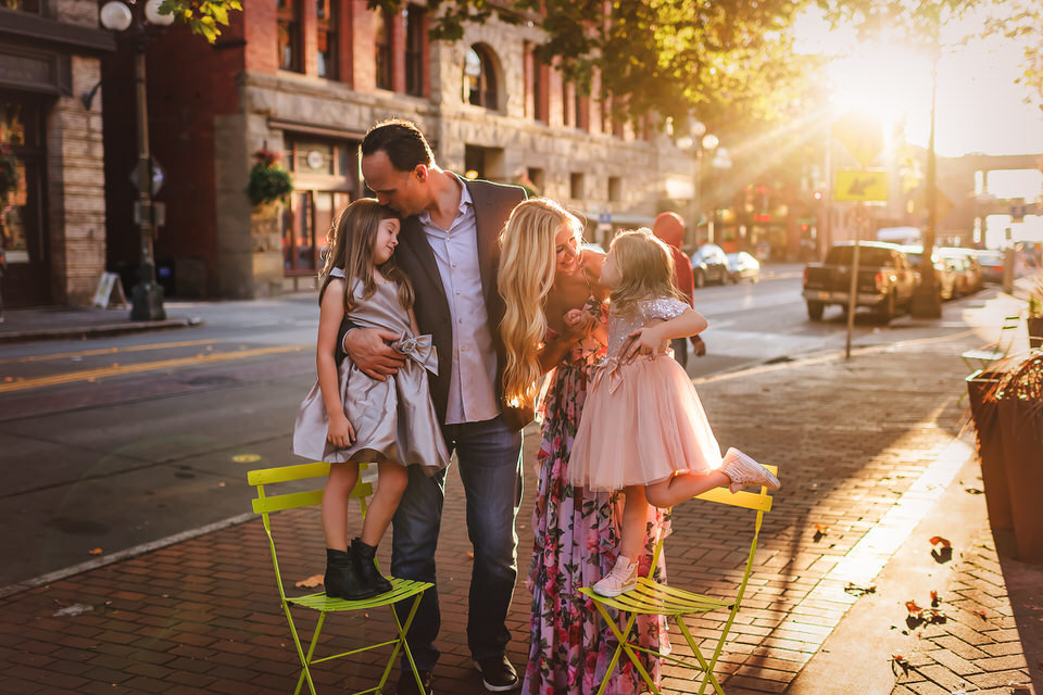 urban family photo session in late afternoon sun