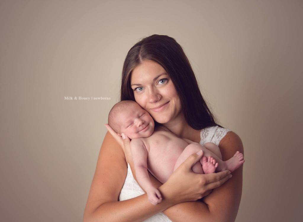 mom and newborn baby with catchlights in top section of eyes