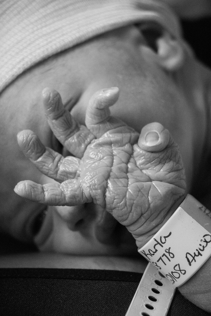 newborn hand hours after birth