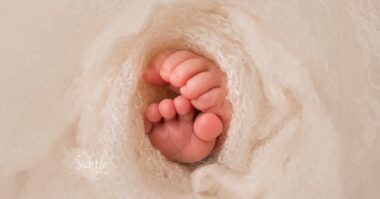 macro newborn photography of feet